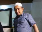 novel-baswedan-tiba-di-lingkungan-rumahnya_20150502_203215.jpg