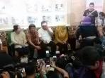 orangtua-korban-vaksin-palsu_20160716_152638.jpg