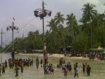 panjat-pinang-brigif_20150815_124406.jpg