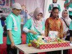 pemotongan-tumpeng-sebagai-wujud-syukur1.jpg<pf>lakukan-pemotongan-tumpeng21.jpg