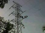 pengantian-kabel-jaringan-pln-di-bukit-kemuning.jpg
