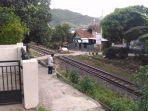 perlintasan-sepadan-jalan-di-srengsem-panjang-tempat-terjadinya-kecelakaan-tertabrak-kereta-api.jpg