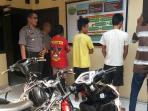 permepuan-pencuri-motor_20150521_142422.jpg