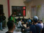 pesta-pernikahan-ricuh-berubah-jadi-arena-pertarungan-mempelai-pria-turut-dibawa-polisi.jpg