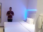 petugas-menunjukkan-salah-satu-kamar-di-wisma-chandra_20180504_175706.jpg