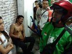 pria-mengaku-brimob-bakar-warung.jpg
