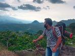 puncak-gunung-ijul-lampung-utara-tawarkan-keindahan-seperti-berada-di-atas-awan.jpg