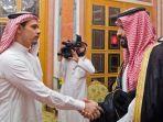 putra-tertua-jamal-khashoggi-salah-kiri-berjabat-tangan-dengan.jpg