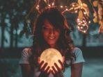 ramalan-zodiak-atau-horoskop-besok-kamis-31-oktober-2019-aries-jaga-keharmonisan-gemini-investasi.jpg
