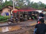 ruas-jalan-provinsi-di-pekon-sinar-waya-rusak-parah.jpg