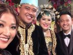 ruben-onsu-menghadiri-pernikahan-kahiyang-bobby-yang-diadakan-di-solo-bersama-istrinya-sarwendah_20171109_110752.jpg