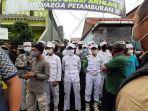 sejumlah-laskar-fpi-menjaga-gang-rumah-habib-rizieq.jpg