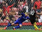 sergio-aguero-mencetak-gol-pembuka-dari-titik-putih_20160820_203627.jpg