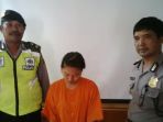 siti-ulfa-ningrum-diamankan-anggota-polsek-kuta-selatan_20170529_221537.jpg