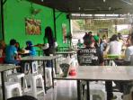suasana-di-bebek-goreng-h-slamet_20151016_224124.jpg