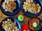 tempat-wisata-di-bandung-mencicipi-mie-merapi-mie-kuah-rempah-pertama-di-bandung.jpg