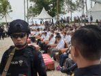 tiga-menteri-jokowi-dikawal-9-brimob-bersenjata.jpg
