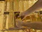 tukang-sapu-temukan-emas-7-kg-di-kotak-sampah-bandara.jpg