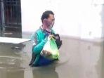 viral-driver-ojol-terobos-banjir-di-semarang-demi-antar-makanan-dapat-penghargaan-dari-gojek.jpg