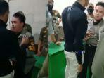 viral-tilang-tni-polisi-gadungan-dibawa-ke-polsek-regol.jpg