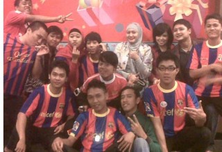 Karyawan KFC Jalin Silaturahmi dengan Futsal - sebelah_kanan_berdiri_nomor_dua_atas._M_Fahmi_pembina_FUTSAL_KFC_LAMPUNG__.jpg