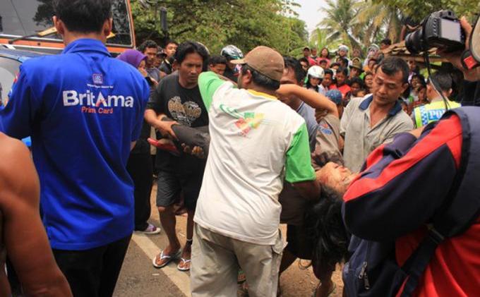 Foto-Foto Tabrakan Honda Jazz Vs Fuso di Lamteng, Dua Tewas - Laka_8.jpg