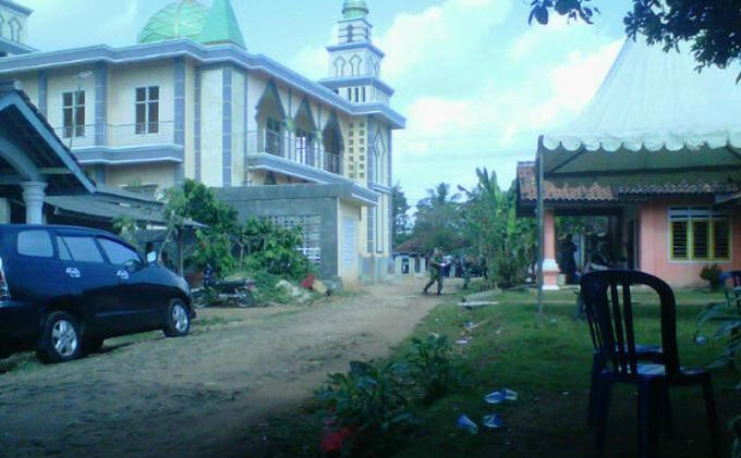 Foto-foto Rumah Warga di Kampung Sukajawa yang Dirusak - IMG03456-20131015-1432.jpg