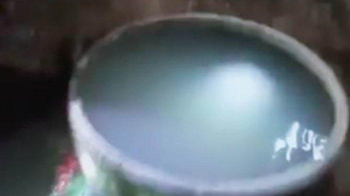 Viral! Warga Kerembong Lombok Tengah Dihebohkan Air Sumur Meluap yang Diyakini Bikin Awet Muda