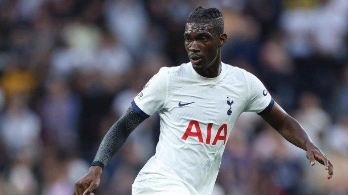 Aksi pemain Mali, Yves Bissouma saat mengawal Tottenham Hotspur. Gelandang Tottenham Hotspur,