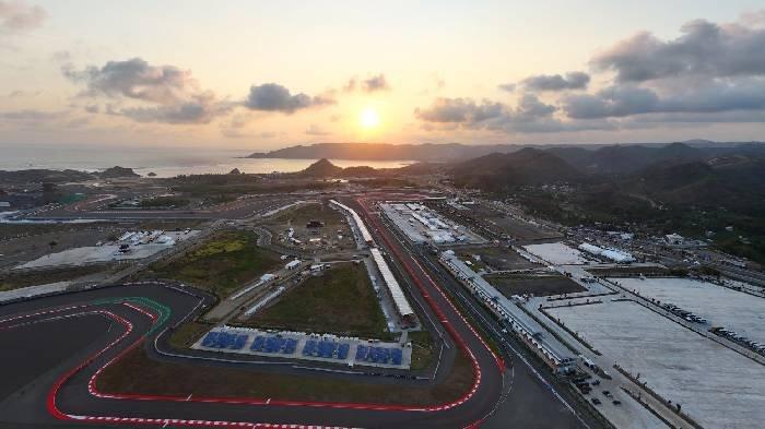 4 Crane Dipasang untuk Evakuasi Balap GT World Challenge Asia 2025 Seri Mandalika