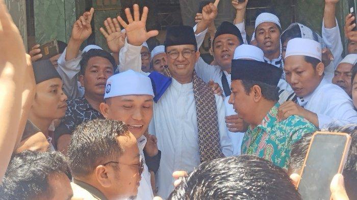 BREAKING NEWS: Capres Anies Disambut Lantunan Sholawat Ribuan Santri Al Aziziyah saat Tiba di NTB