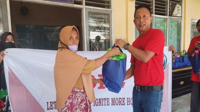 Hope Team Bersama Wartawan Lombok Timur Berbagi 100 Paket Sembako 