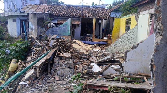 BPBD Kota Bima Targetkan Pembongkaran Bangunan di Bantaran Sungai Padolo Tuntas 31 Juli 2023