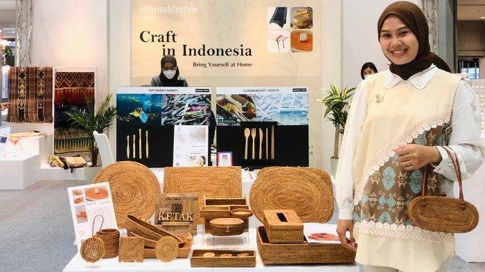 UMKM MENDUNIA - Dian Eka Purnama Sari, Owner Ketak Nusantara saat berada di Pameran Interior Lifestyle Tokyo 2023, Jepang.