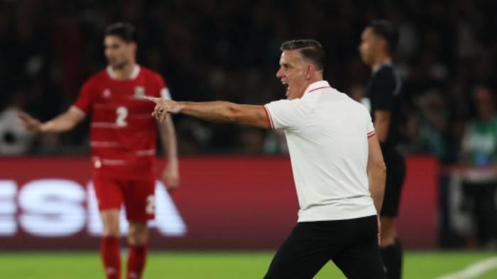ATUR STRATEGI - Pelatih Timnas Indonesia John Herdman memberikan instruksi kepada pemainnya saat melawan Timnas ST Kitts and Nevis pada FIFA Series 2026 Jumat (27/3/2026).