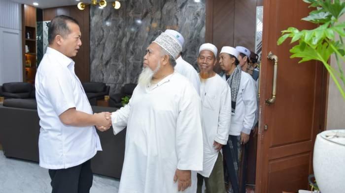 Silaturahmi Ulama, Gubernur NTB Sambut Hangat Para Tuan Guru
