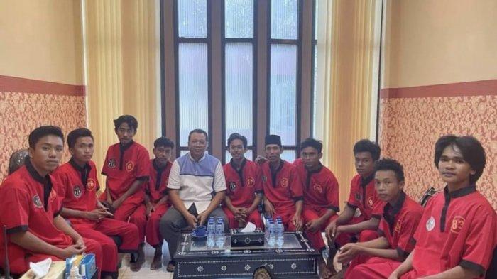 Bang Zul Sambangi 10 Aktivis Mahasiswa Monta Bima di Polda NTB, Janjikan Penangguhan Penahanan