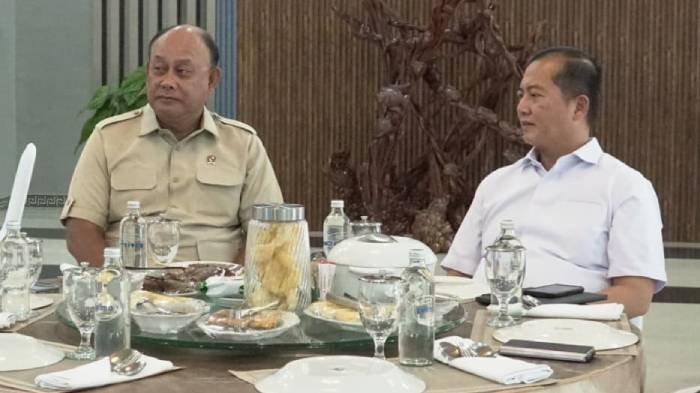 MBG - Kepala Badan Gizi Nasional (BGN) RI, Dadan Hindayana, melakukan kunjungan kerja ke Provinsi Nusa Tenggara Barat (NTB) untuk meninjau progres Program Makan Bergizi Gratis (MBG). Pertemuan yang berlangsung di Pendopo Gubernur NTB pada Selasa (12/5/2026)