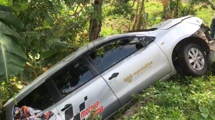 Hendak Menonton WSBK, Mobil Dinas Kesbangpol Lombok Tengah Alami Kecelakaan