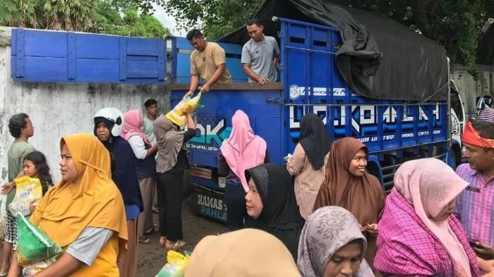 Tekan Kenaikan Harga Pangan, Pemkot Bima Gelontorkan 5 Ton Beras dalam Operasi Pasar