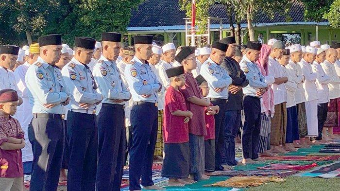 Lapas Sumbawa Besar Tunaikan Sholat Ied dan Serahkan SK Remisi Khusus Idul Fitri