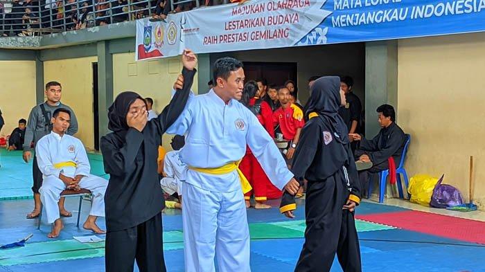 Pesilat Syafira Asal Kota Bima Senang Bisa Menang Dalam Pertandingan Perdananya