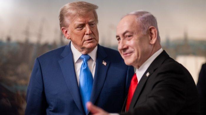 TRUMP DAN NETANYAHU - Tangkapan layar The White House pada Jumat (11/7/2025), memperlihatkan Perdana Menteri Israel Benjamin Netanyahu (kanan) dan Presiden AS Donald Trump (kiri) berfoto di Gedung Putih, pada hari Senin (7/7/2025). Pada 10 Juli 2025, Hamas menolak kendali Israel di Jalur Gaza, sementara itu Netanyahu bersikeras untuk membubarkan Hamas dan melucuti senjatanya.