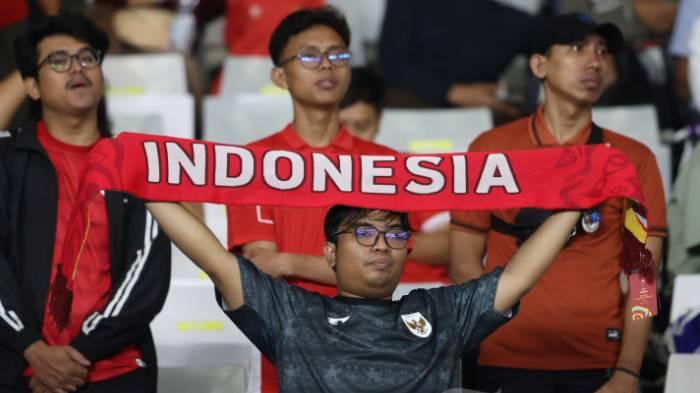 PENDUKUNG TIMNAS - Antusias supporter Indonesia saat menonton pertandingan Timnas Indonesia melawan Timnas Bulgaria pada FIFA Series 2026 di Stadion Utama Gelora Bung Karno (SUGBK) Jakarta, Senin (30/3/2026).