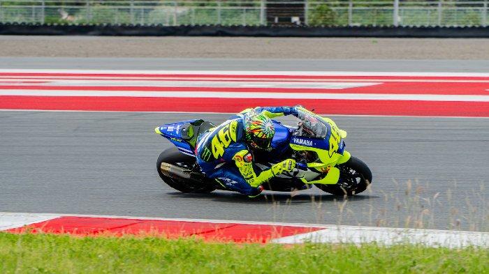 SIRKUIT - Valentino Rossi hadir saat menjajal Sirkuit Mandalika dalam kegiatan VR46 Riders Academy sebagai bentuk dukungan pembinaan pembalap muda, 27-29 Januari 2026.