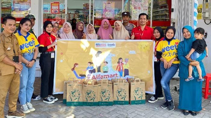 Warga Padati Posyandu Alfamart Bersama Sweety