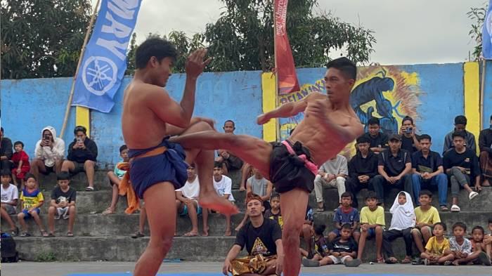 Mengenal Belanjakan: Tradisi Bertarung Ekstrem dan Simbol Ketangguhan Laki-Laki Lombok Timur