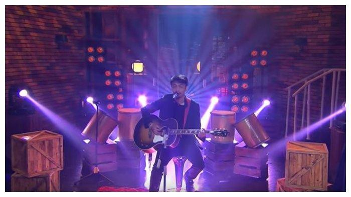Chord Gitar Lagu Celengan Rindu - Fiersa Besari: Berboncengan denganmu Mengelilingi Kota