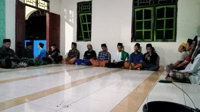 Keluarga PMI Korban Kapal Karam Gelar Tahlilan di Lombok Timur