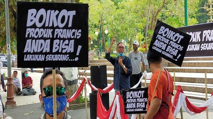 Injak-injak Bendera Prancis, Kelompok Warga di Kota Mataram Serukan Boikot Produk Prancis